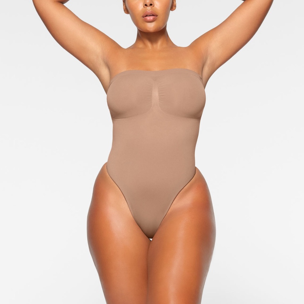 NWOT Skims Shapewear Thong Bodysuit